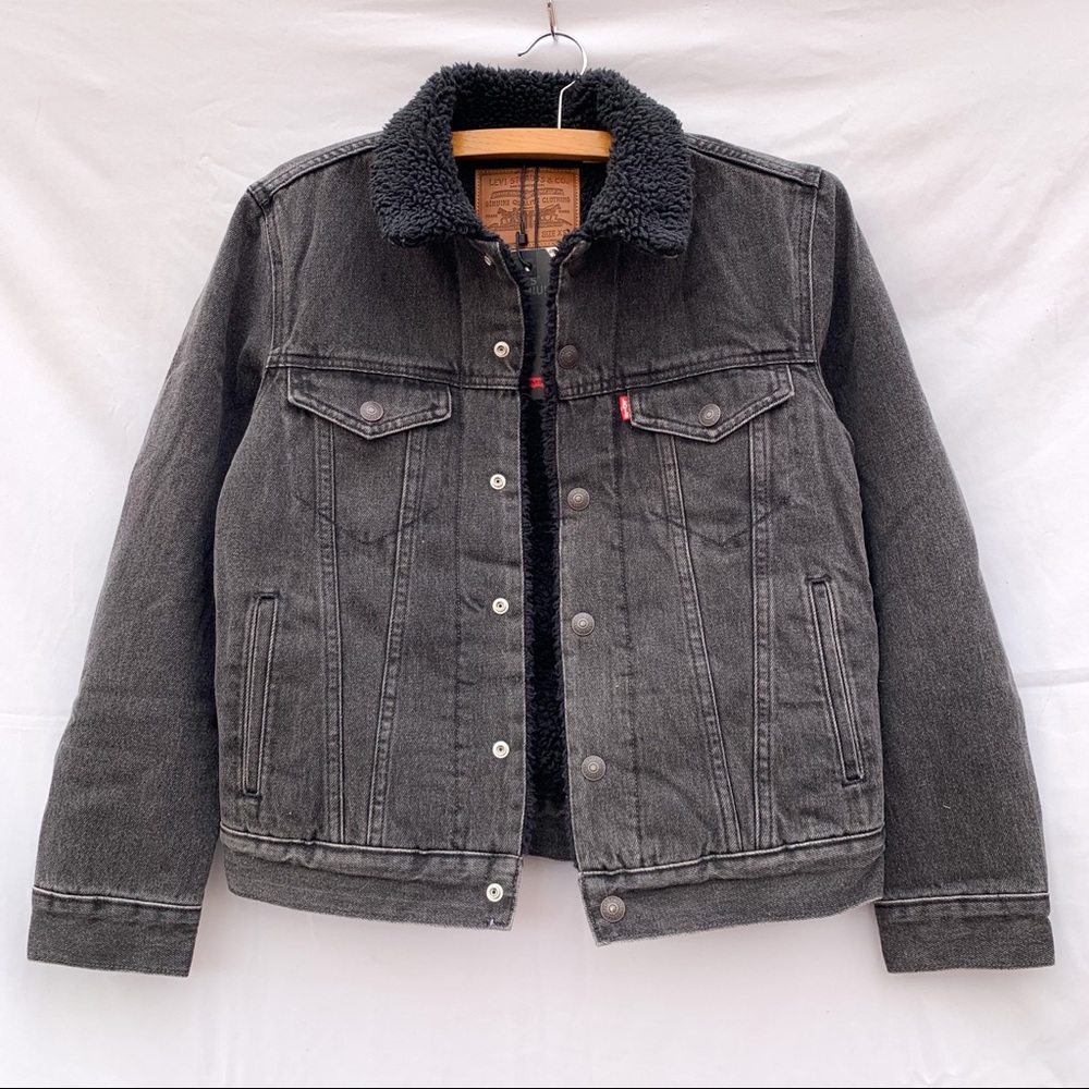 NWT Levi’s Sherpa Trucker Jacket